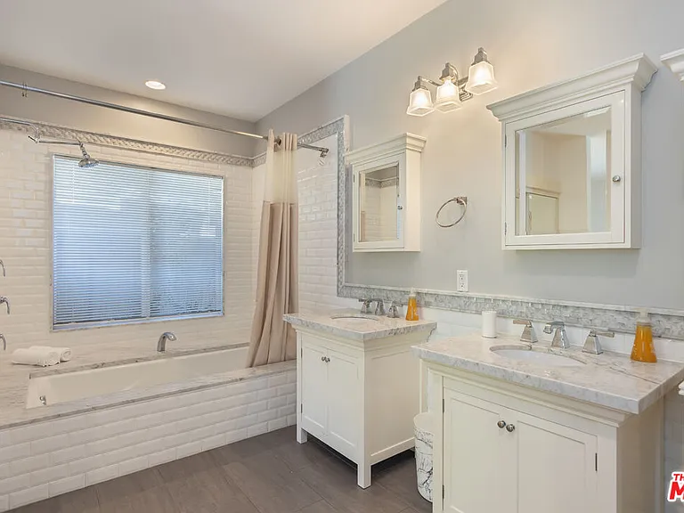 11835 S South Park Ave — Photo 14
