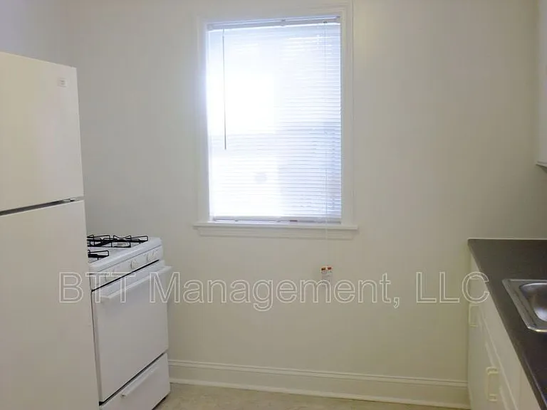 8405 Greenwood Ave #3 — Photo 32