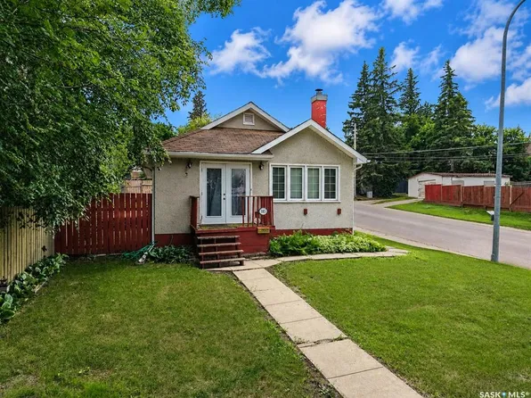 385 19th STREET W, Prince Albert, SK S6V 4C8