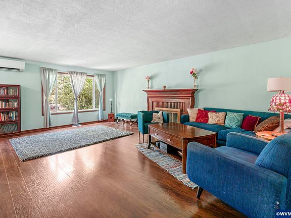 4th image of 784 Dalke St E
