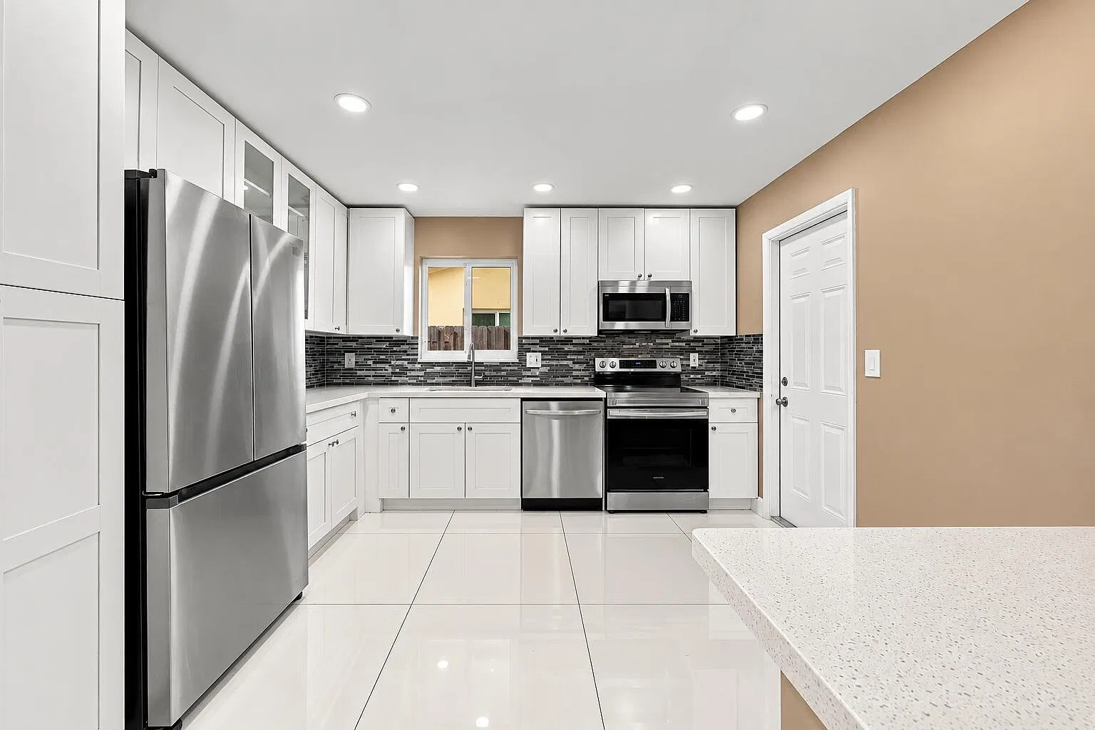 3 bed, 2.0 bath, 1653 sqft, $3,800 — Photo 1