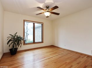 1515 Huron Dr, Spring Grove, IL 60081