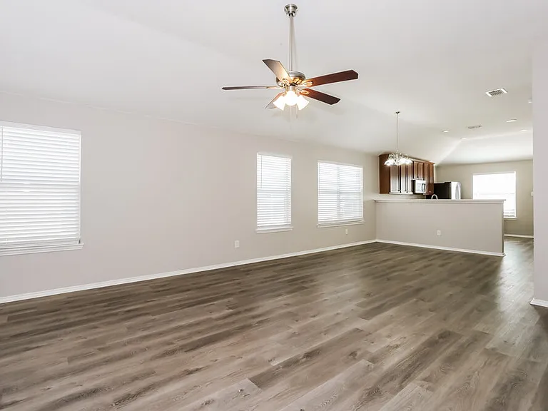 1205 Artesia Dr — Photo 4