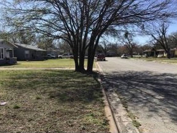 Exterior Neighborhood (street photo)