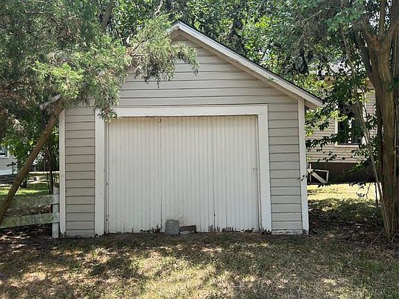 33 N Harris St, Bellville, TX 77418 | MLS #61806136 | Zillow