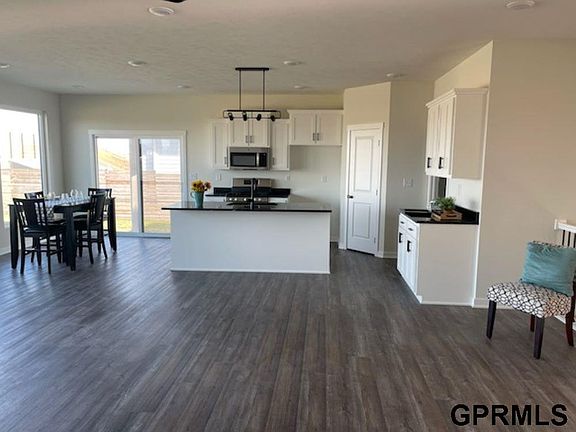 3rd image of 10604 Lake Tahoe Dr