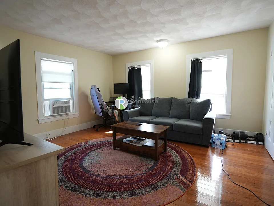 295 Nahant Rd #3U