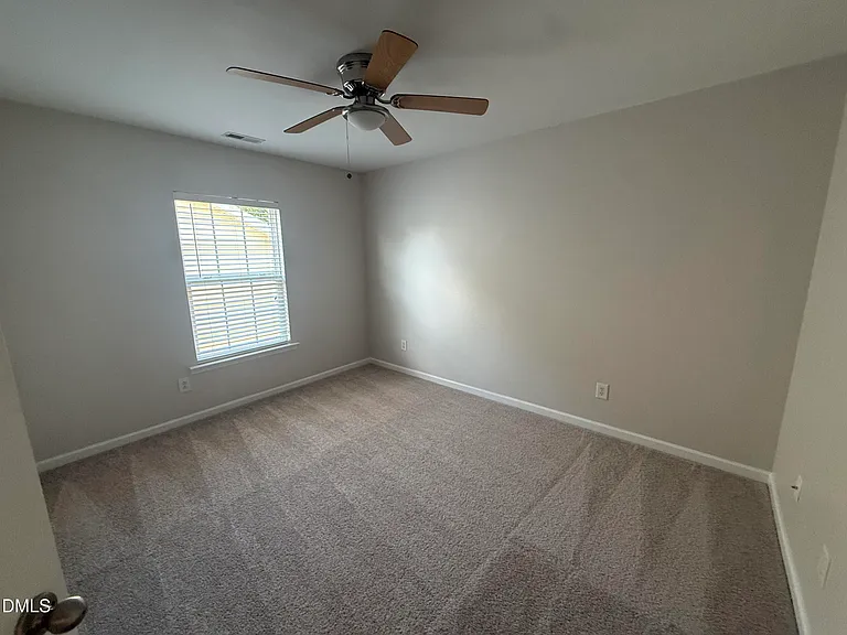 220 Milpass Dr — Photo 16