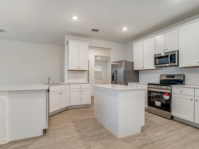 4913 Sagerun Dr — Photo 4