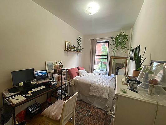 2nd image of 172 W 81st St APT 3A