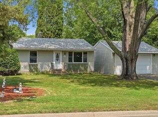 563 Shryer Ave W, Roseville, MN 55113