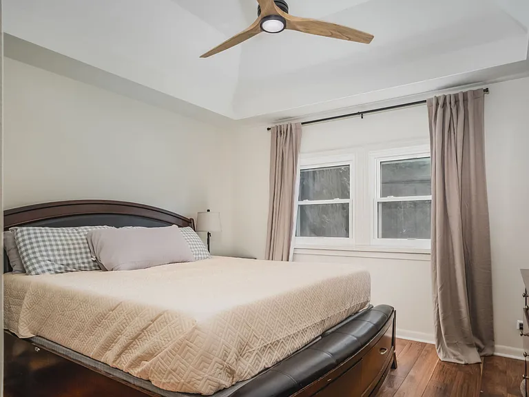 102nd Pl — Photo 25