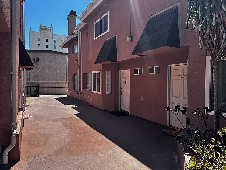 147 W Acacia Ave #103 — Photo 6