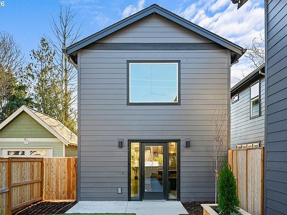 2nd image of 4234 SE Yamhill St #C