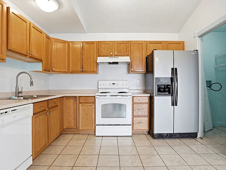 8061 W Copperfield Pl #32 — Photo 6