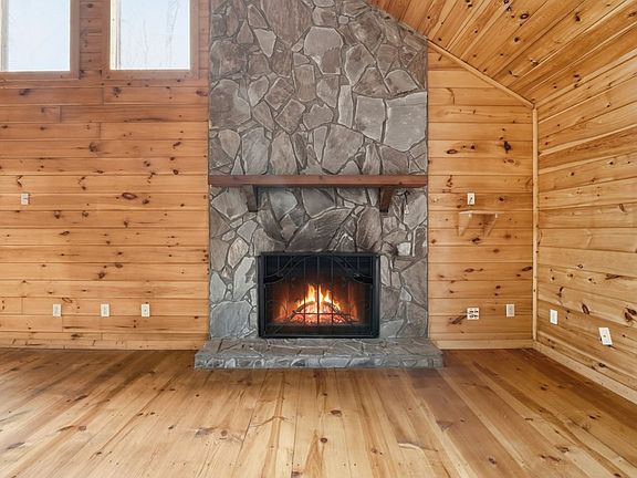 5th image of 591 Oak Ridge Rd