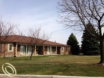 15028 Pilgrim Ct, Shelby Township, MI, 48315