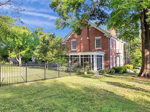 4th image of 2311 W Cloverdale Park