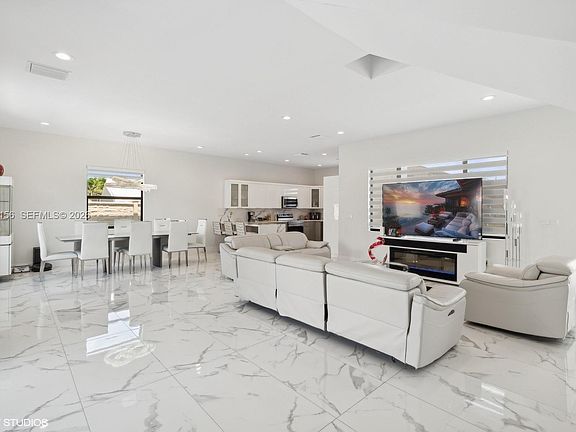 5th image of 13331 SW 41st St