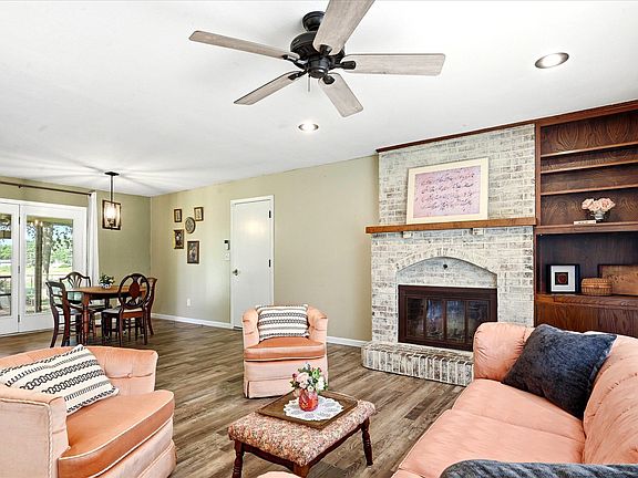 3rd image of 805 Southridge Rd