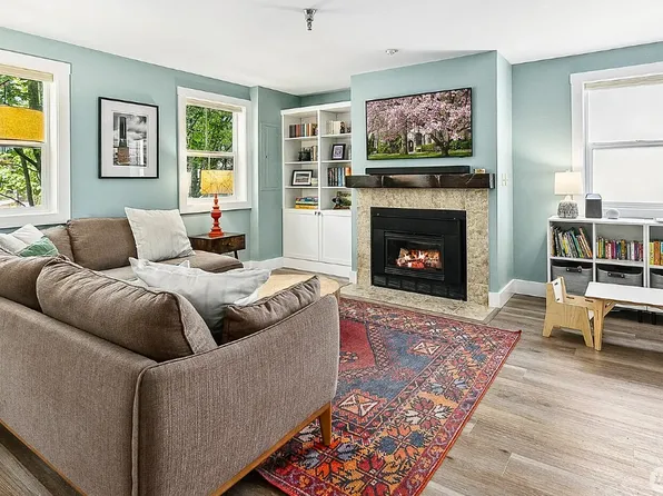 490 Madison Ave N APT 202, Bainbridge Island, WA 98110