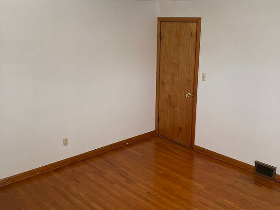 3rd image of 923 Logan St NW #1
