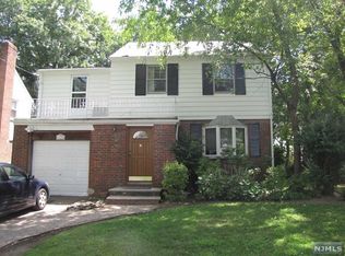 971 Phelps Rd, Teaneck, NJ 07666