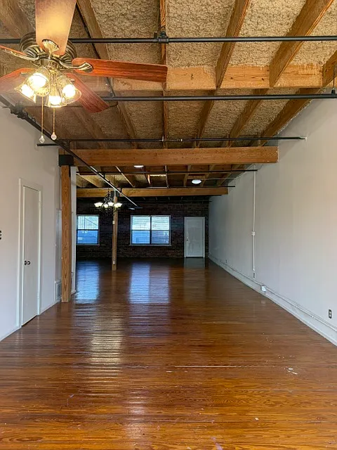 1 bed, 1650 sqft, $1,960 — Photo 4