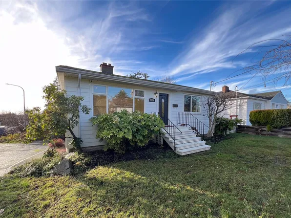 3876 Carey Rd, Saanich, BC V8Z 4C9