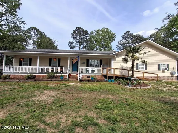 11 Fayetteville Road, Elizabethtown, NC 28337