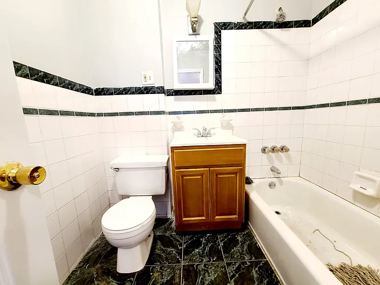 636 Howard Ave #4 — Photo 4