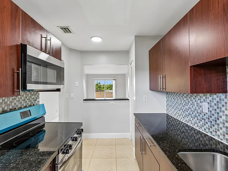 The Oaks Condominium — Photo 80