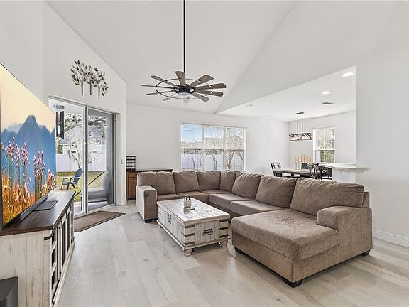 4th image of 609 Rhodes Dr