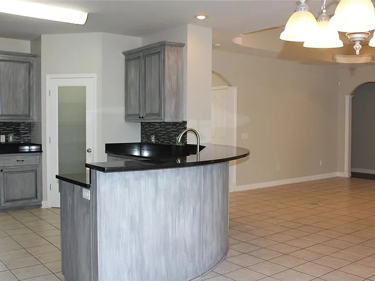 105 Frisco Ln — Photo 5
