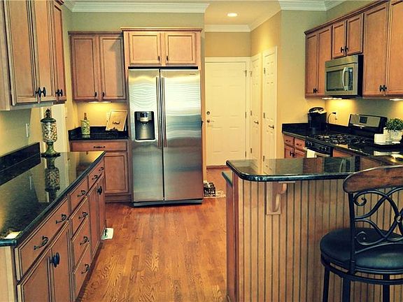 2nd image of 18 Hines Park Ln
