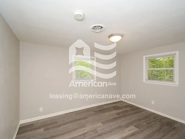 1458436_009_main_bedroom_9.jpg