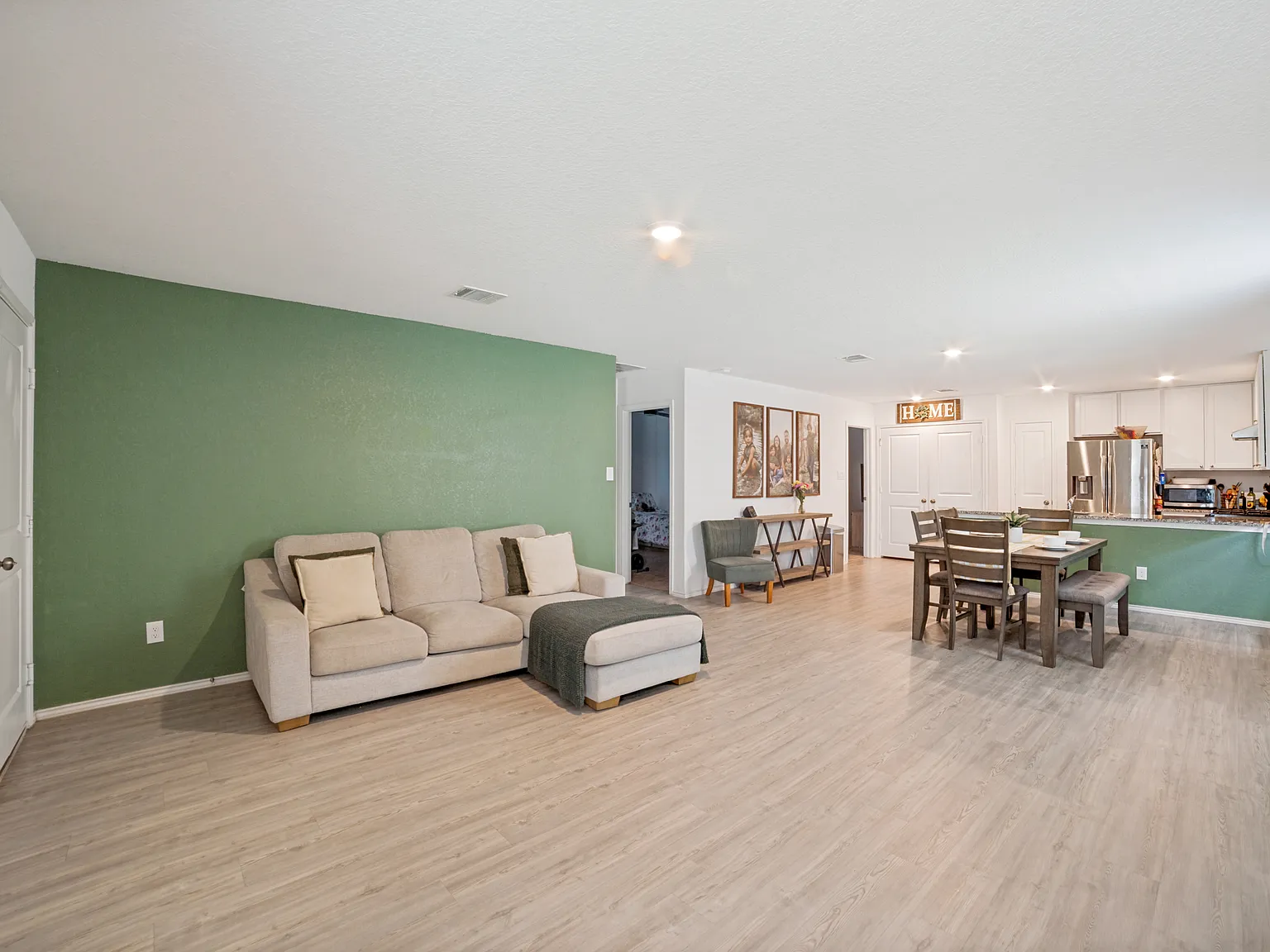3 bed, 1266 sqft, $1,700 — Photo 2