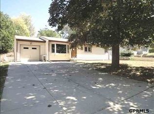 5121 N 49th St, Omaha, NE 68104