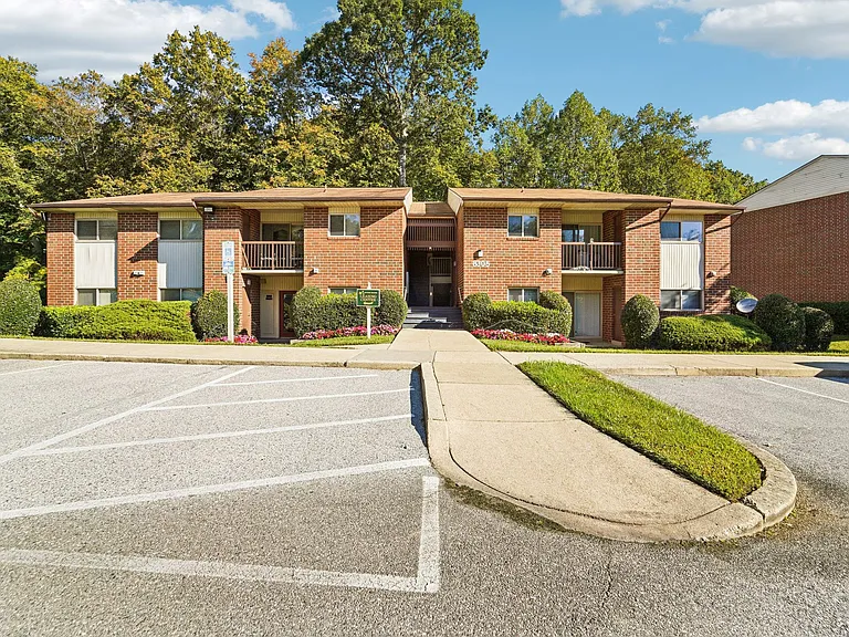 Autumn Woods Apartments