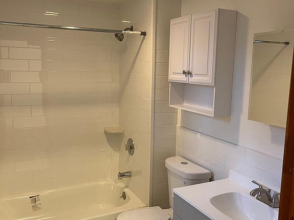 3rd image of 461 Pleasantview Ave