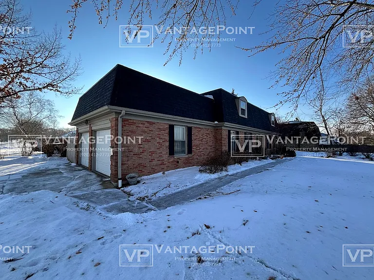 471 Taft St — Photo 1
