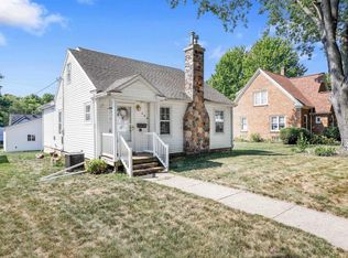 408 10th St, Baraboo, WI 53913