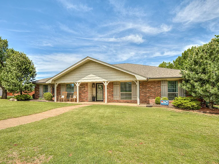 801 Rock Hollow Rd — Photo 3