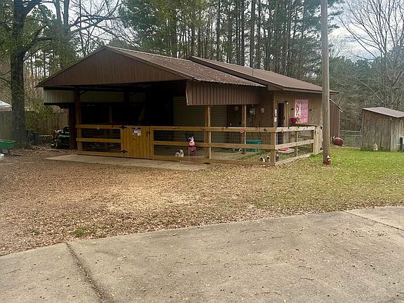 3rd image of 464 Felps Ln SW