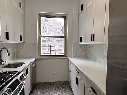 1st image of 200 E 58th St APT 15H