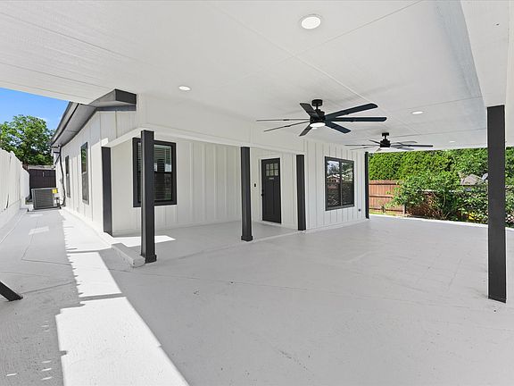 3rd image of 300 Steinman Ave