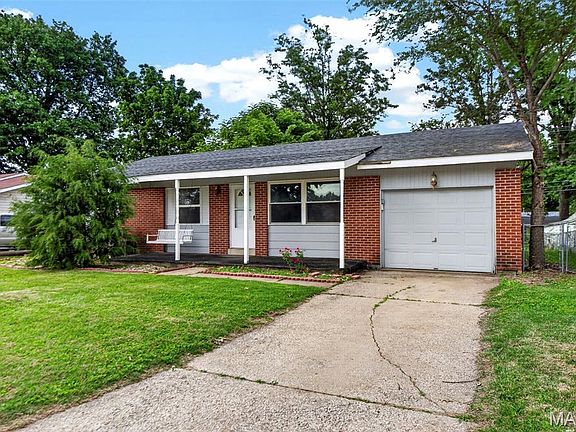 3rd image of 21 Saint Lawrence Dr