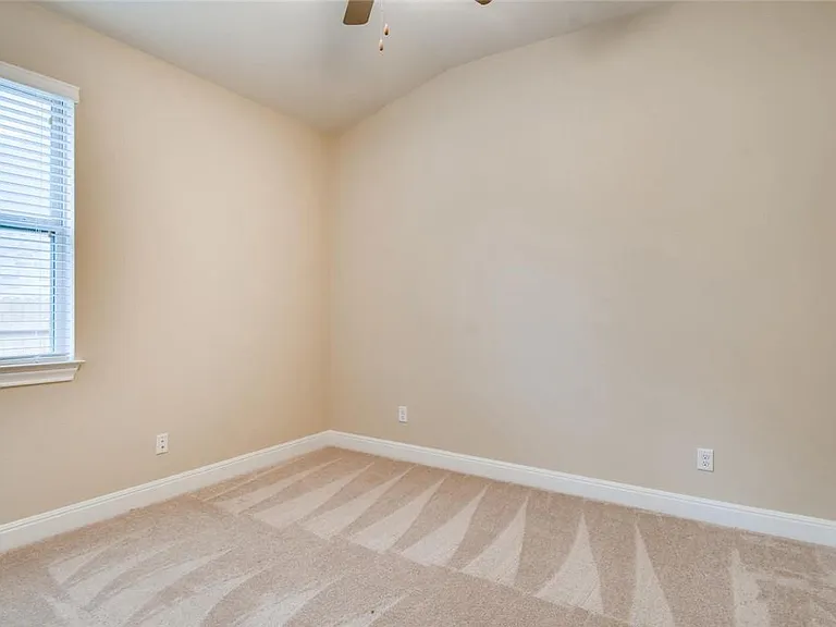 817 Kenney Fort Xing — Photo 31