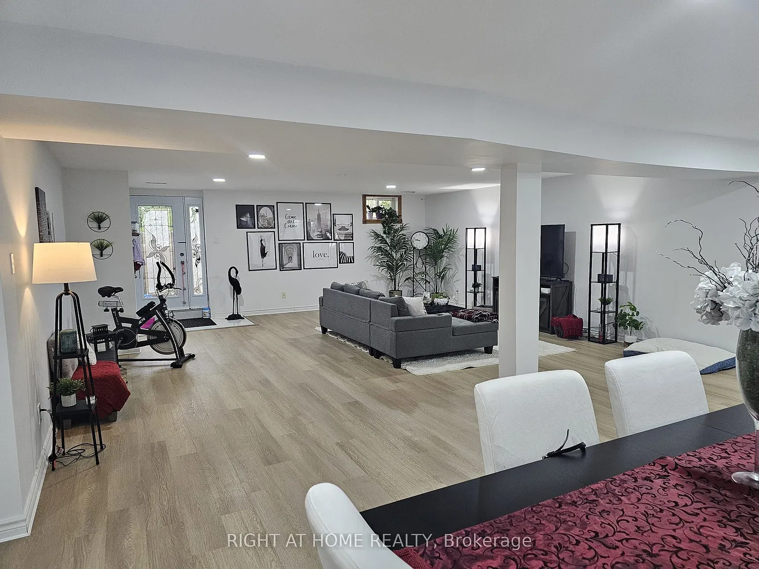 3 bed, $2,300 — Photo 2