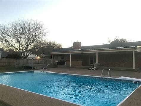 3rd image of 125 Towne West Dr